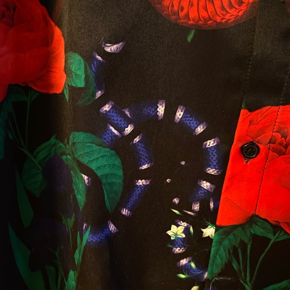 COPY - Men’s satin button down shirt in snake and… - Picture 3 of 5